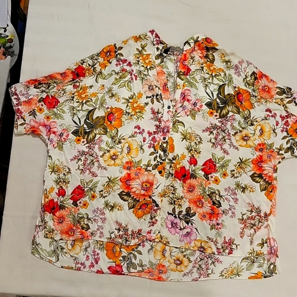 Zara / Flowing Floral Blouse - size XS